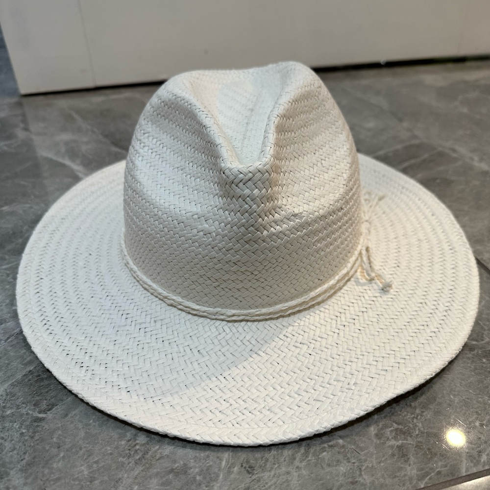 Loft brand new with tags, white hat, size m/L
